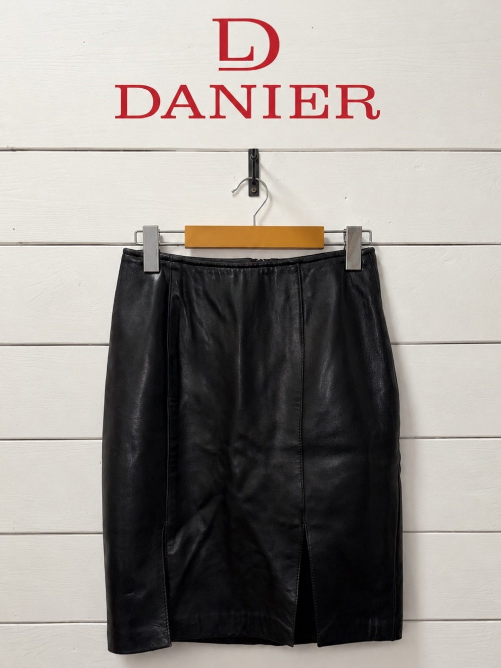 Danier Black Leather Pencil Skirt – Size 2